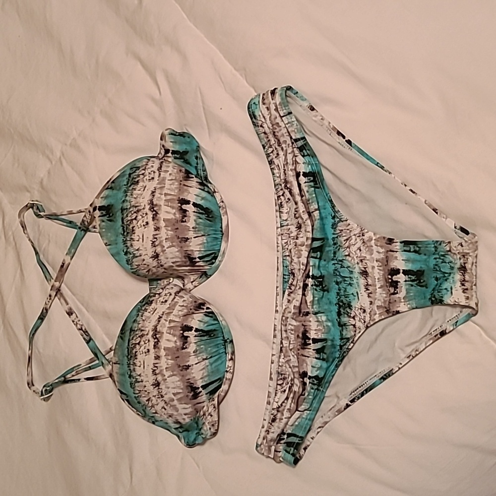 Skye Bikini GORGEOUS Colors Large but still a bit small for me :-(